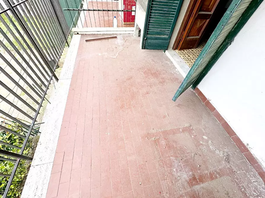 Immagine 12 di Appartamento in vendita  a Lucca