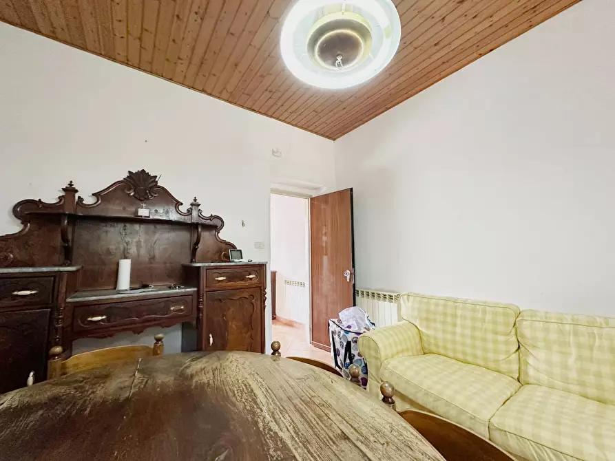 Immagine 2 di Appartamento in vendita  a Lucca