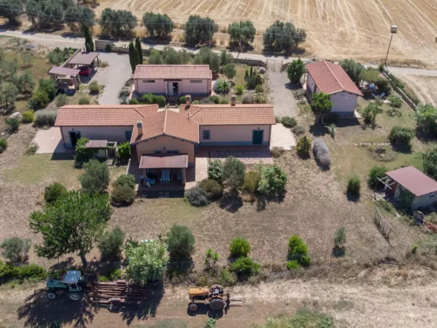 Immagine 2 di Villa in vendita  a Tarquinia