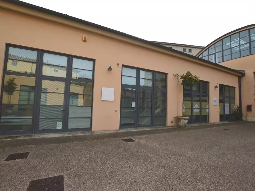 Immagine 1 di Appartamento in vendita  a Lucca