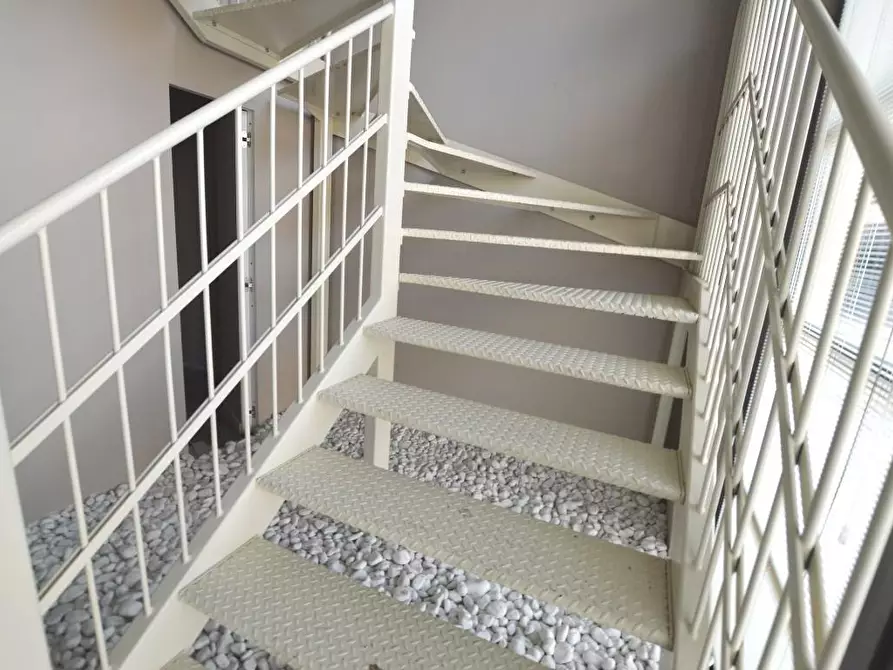 Immagine 8 di Appartamento in vendita  a Lucca