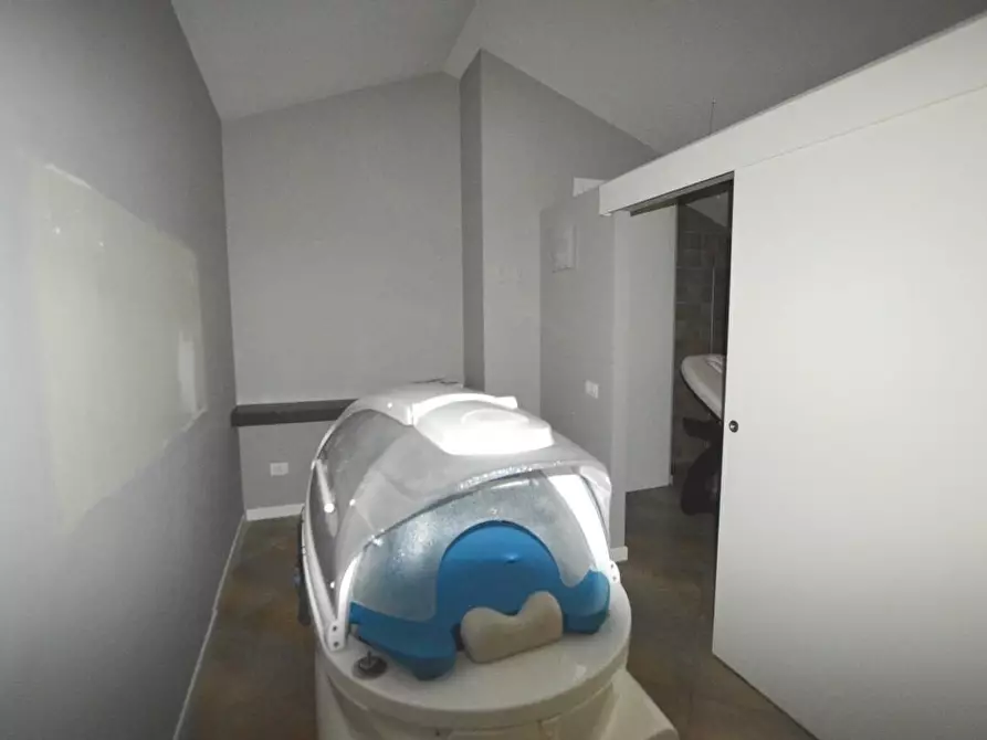 Immagine 12 di Appartamento in vendita  a Lucca