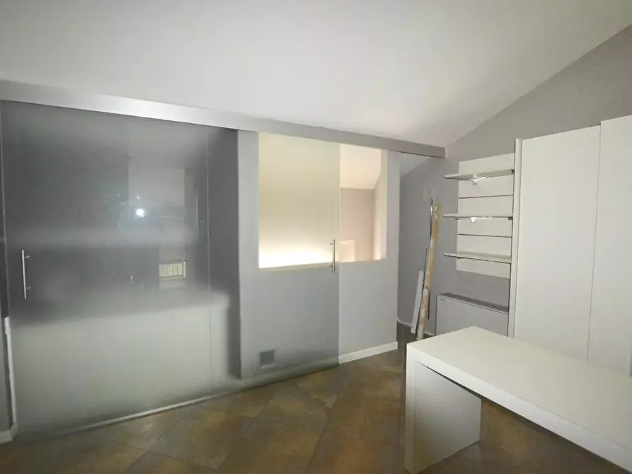 Immagine 14 di Appartamento in vendita  a Lucca