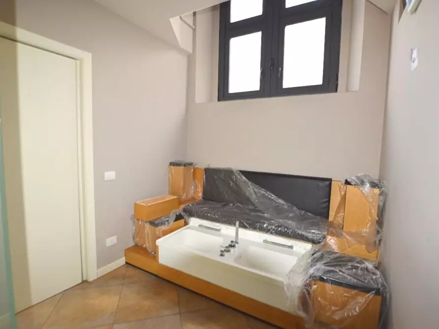 Immagine 5 di Appartamento in vendita  a Lucca