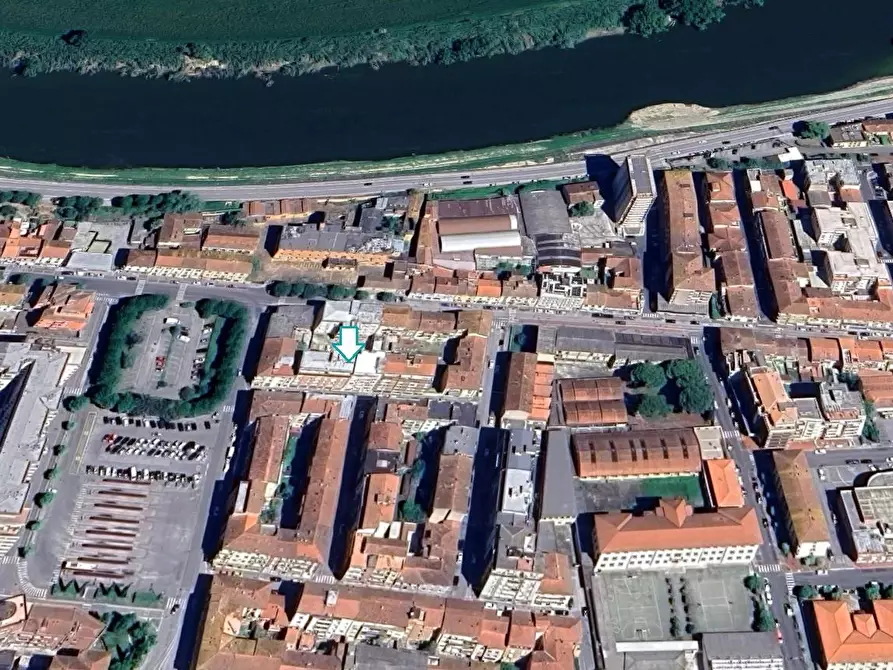 Immagine 2 di Negozio in vendita  a Pontedera