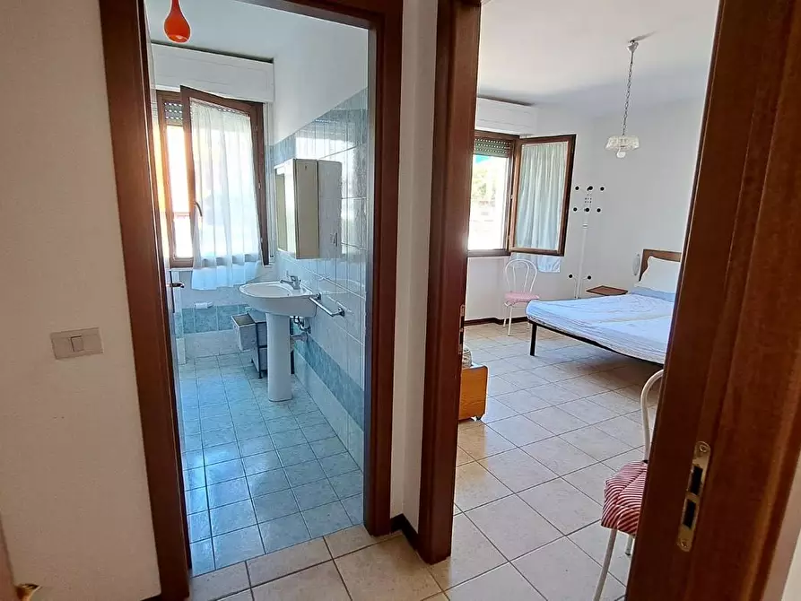 Immagine 10 di Appartamento in vendita  a Rosignano Marittimo