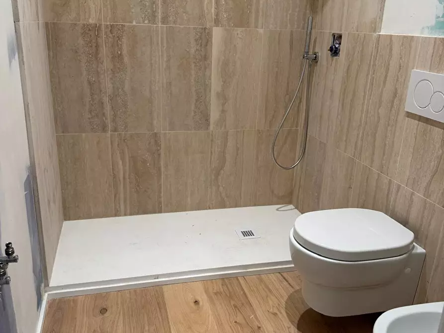 Immagine 10 di Appartamento in vendita  a Siena