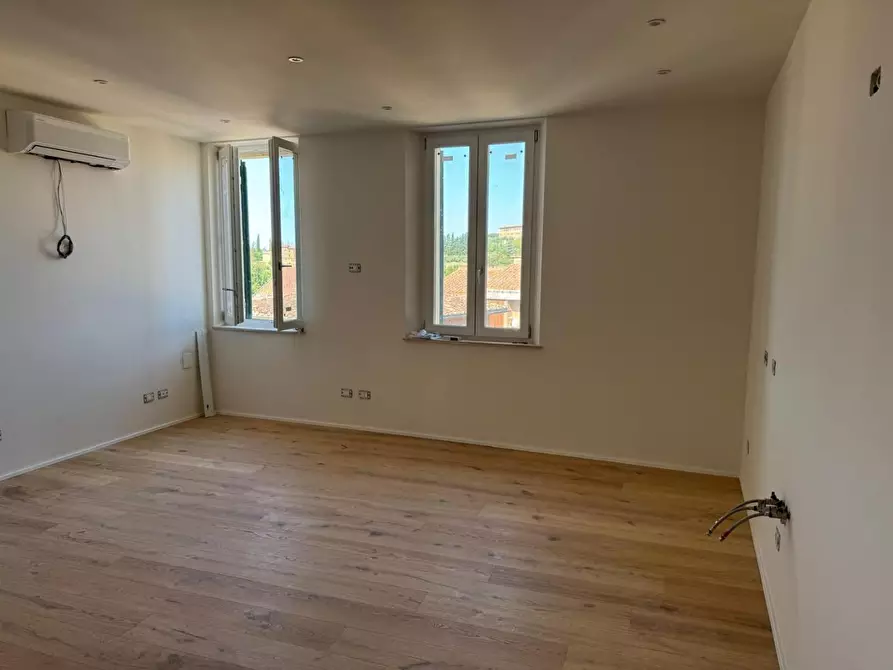 Immagine 13 di Appartamento in vendita  a Siena