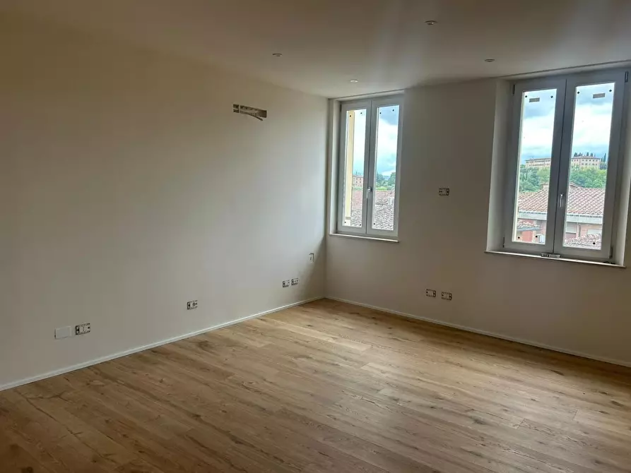 Immagine 9 di Appartamento in vendita  a Siena
