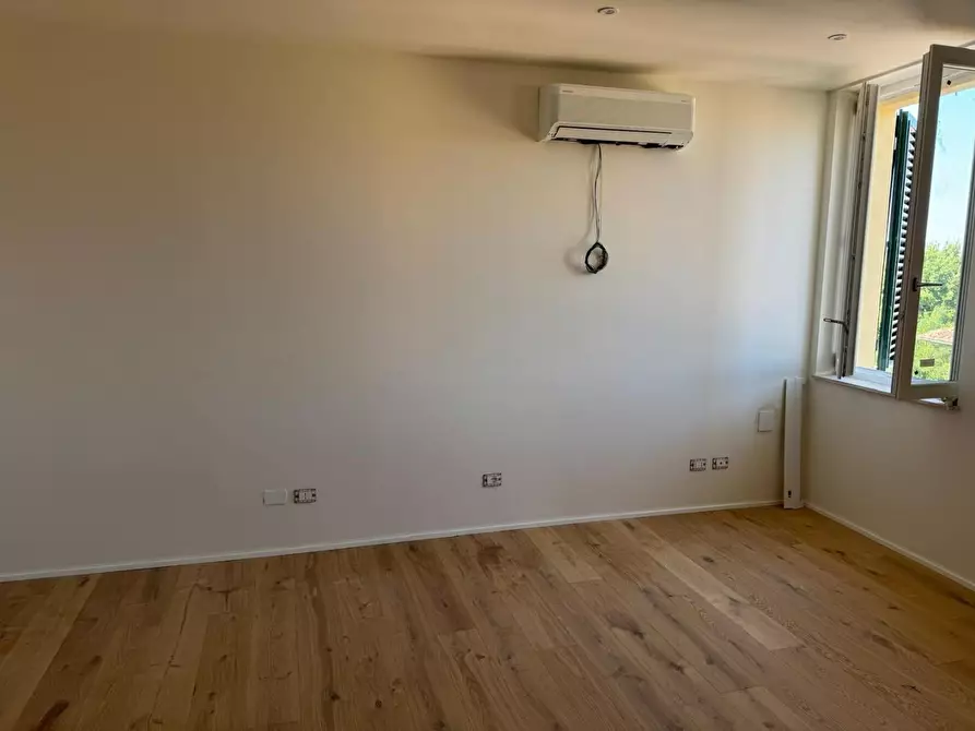 Immagine 7 di Appartamento in vendita  a Siena