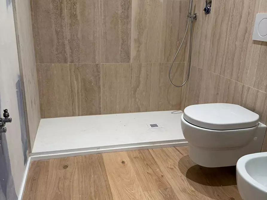 Immagine 11 di Appartamento in vendita  a Siena