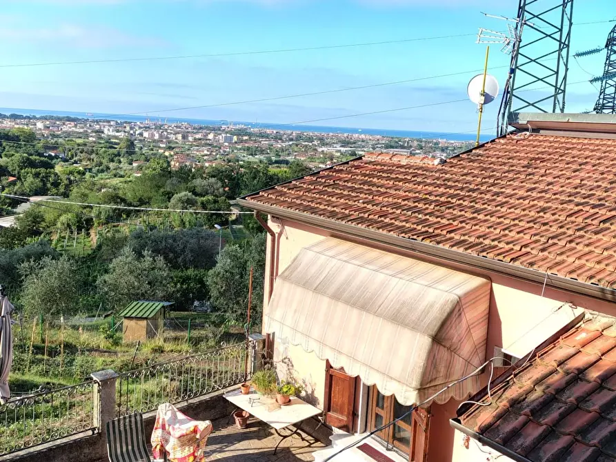 Immagine 3 di Porzione di casa in vendita  a Carrara