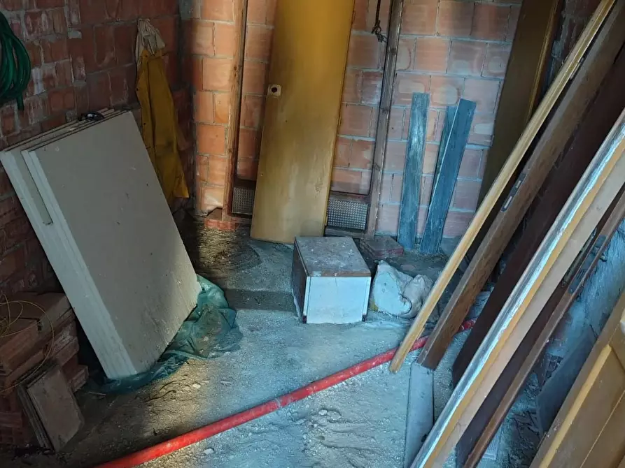 Immagine 5 di Porzione di casa in vendita  a Carrara
