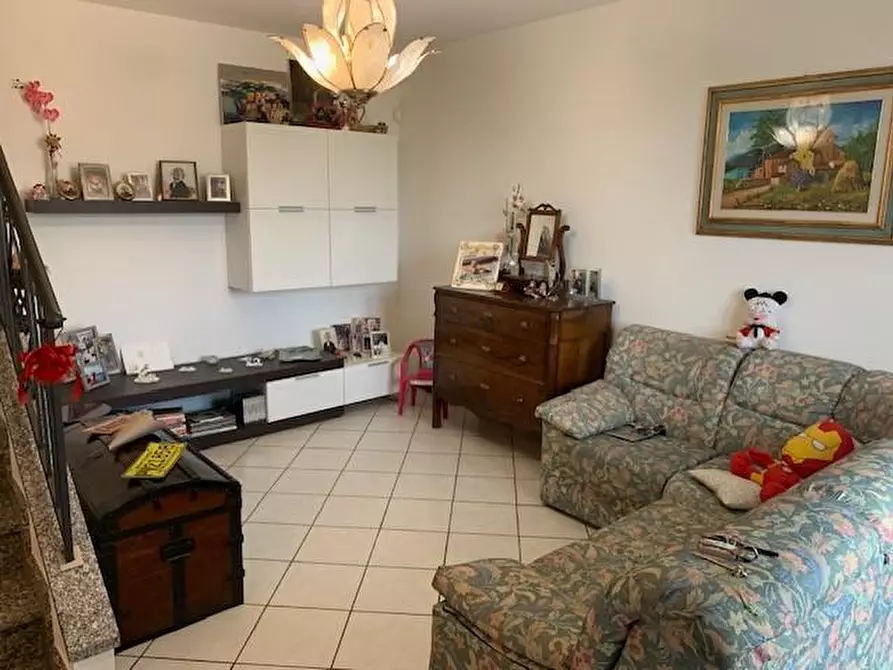 Immagine 2 di Casa quadrifamiliare in vendita  a Massa E Cozzile