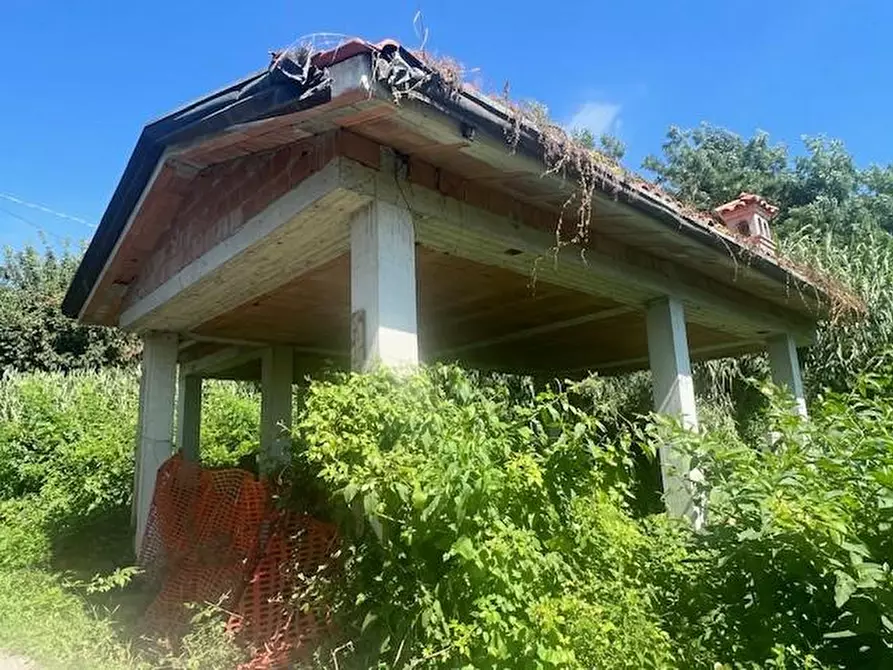 Immagine 1 di Casa indipendente in vendita  a Massa