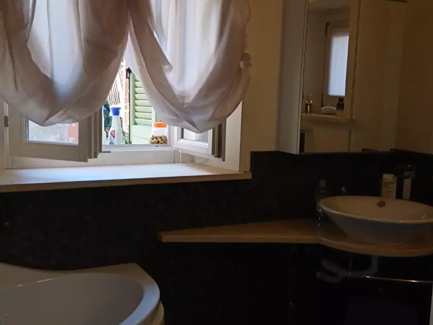 Immagine 56 di Terratetto in vendita  a Massa