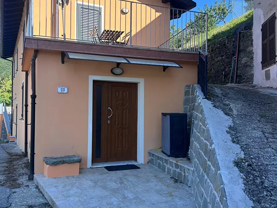 Immagine 2 di Casa indipendente in vendita  a Fivizzano