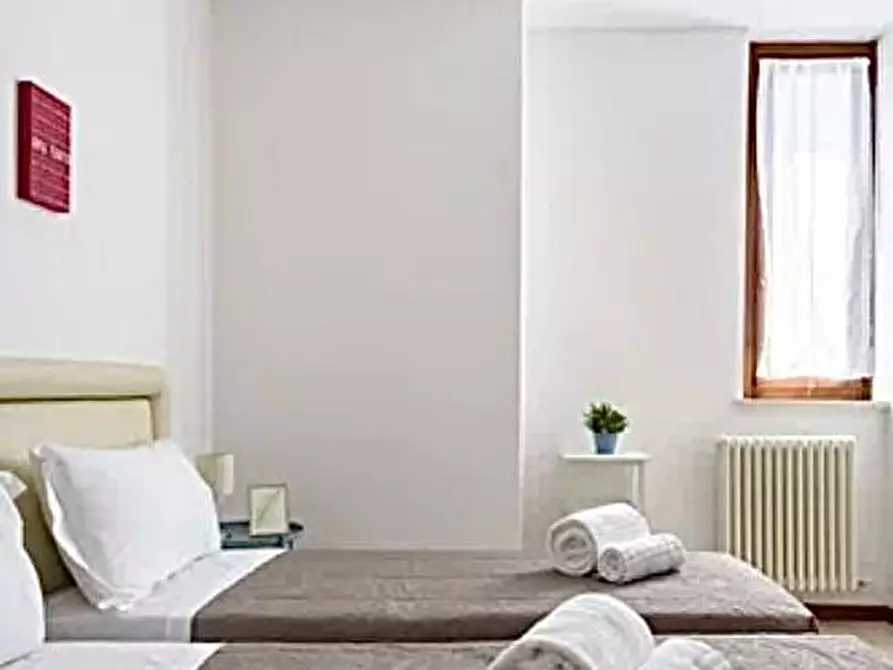 Immagine 10 di Porzione di casa in vendita  a Siena