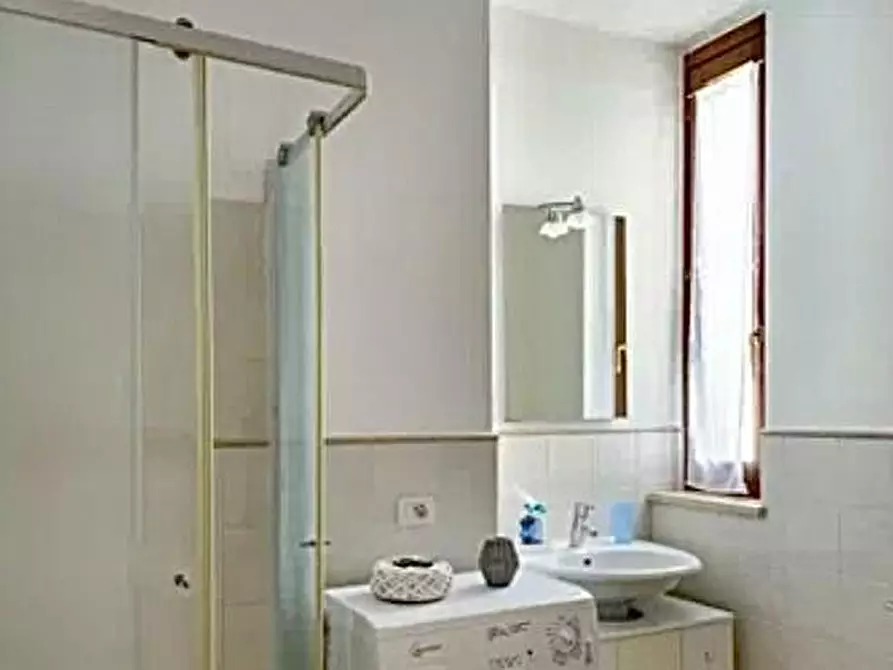 Immagine 11 di Porzione di casa in vendita  a Siena