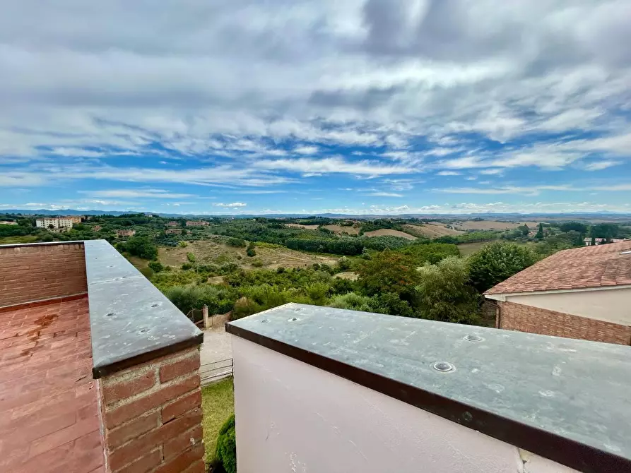 Immagine 14 di Porzione di casa in vendita  a Siena