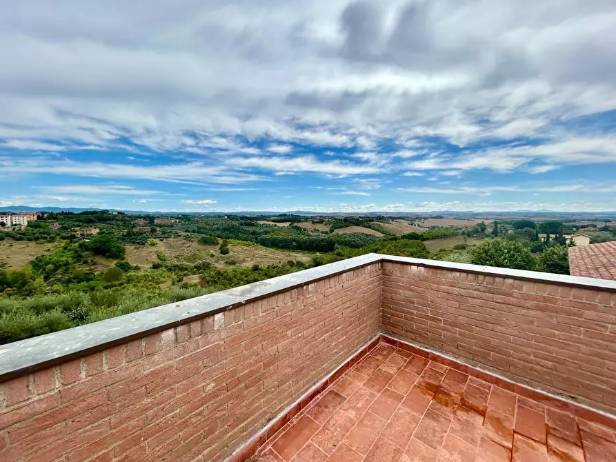 Immagine 19 di Porzione di casa in vendita  a Siena