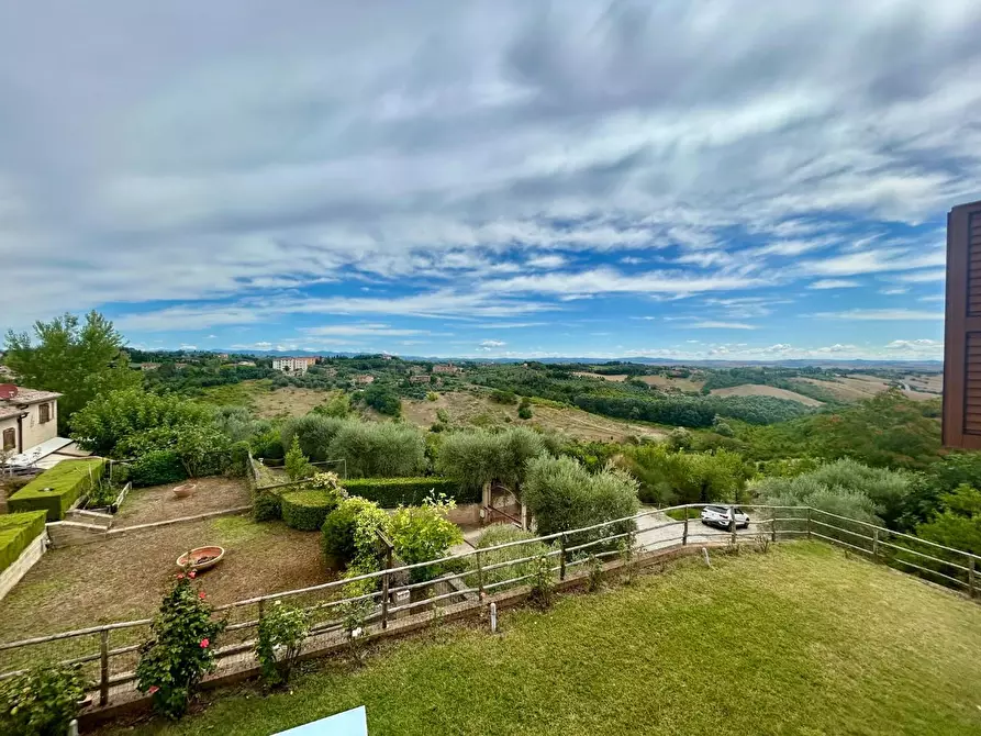 Immagine 8 di Porzione di casa in vendita  a Siena