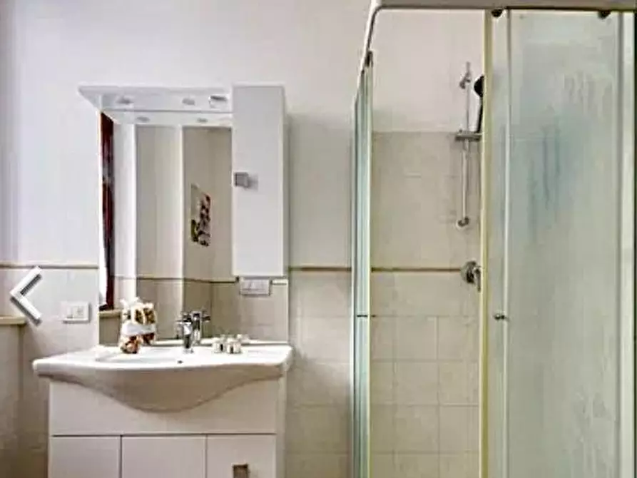 Immagine 15 di Porzione di casa in vendita  a Siena