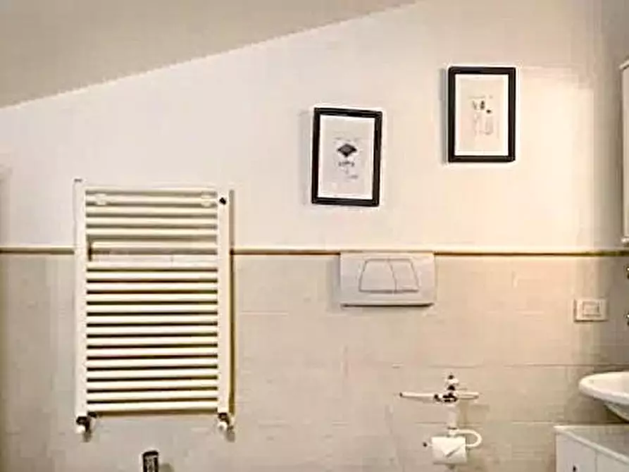 Immagine 4 di Porzione di casa in vendita  a Siena