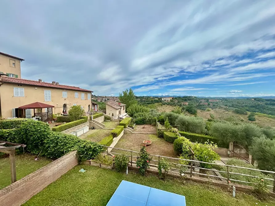 Immagine 17 di Porzione di casa in vendita  a Siena