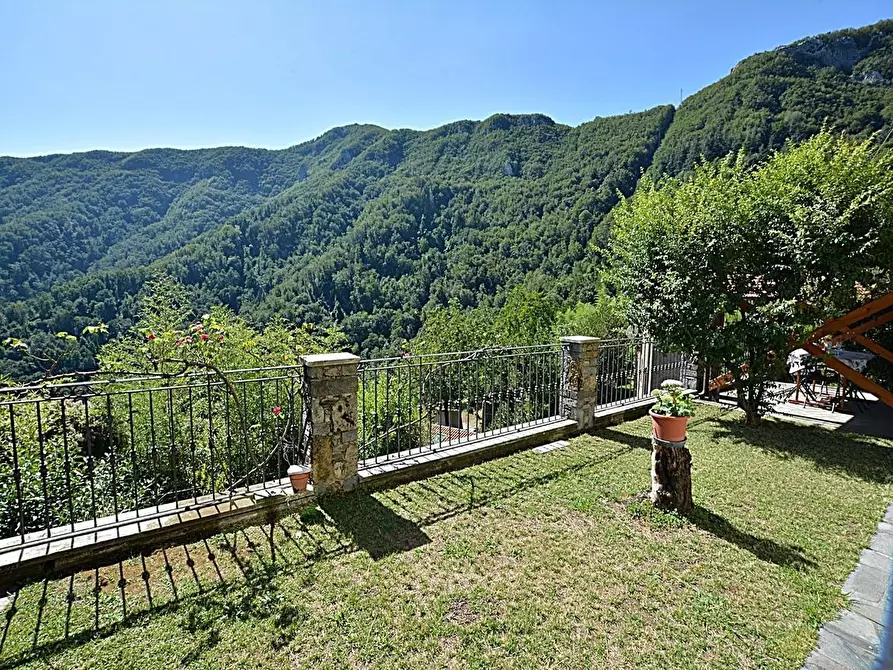 Immagine 7 di Casa semindipendente in vendita  a Stazzema
