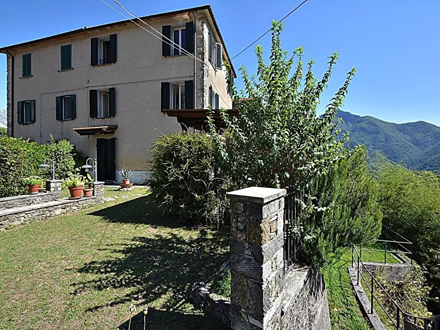 Immagine 2 di Casa semindipendente in vendita  a Stazzema