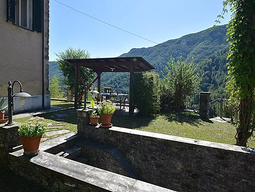 Immagine 4 di Casa semindipendente in vendita  a Stazzema