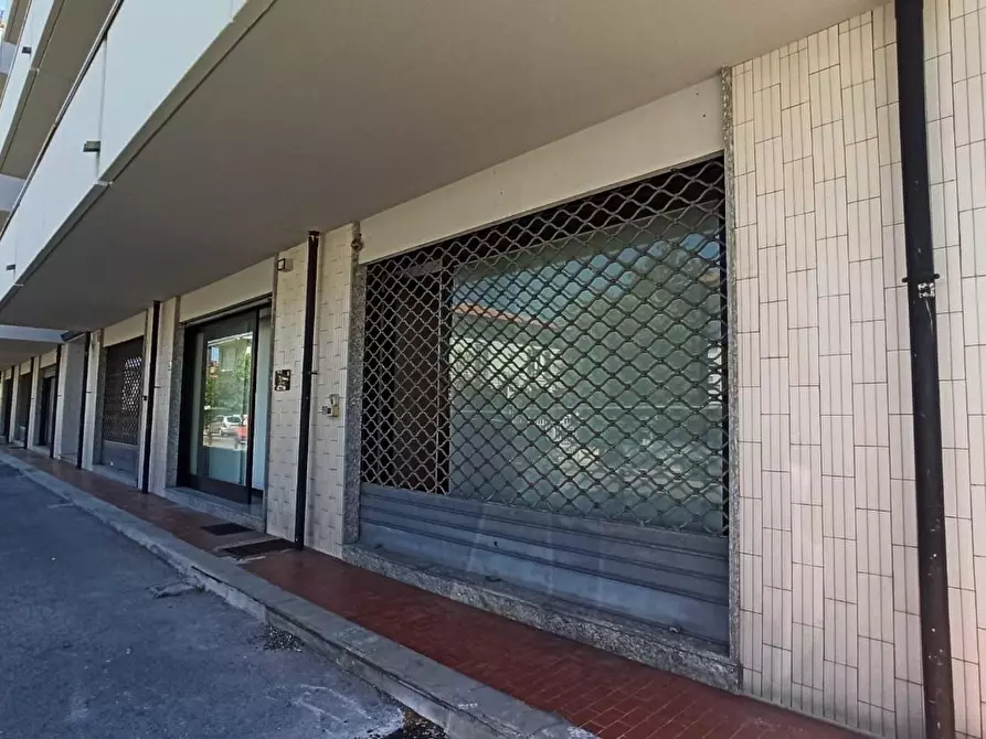 Immagine 1 di Ufficio in affitto  a Lucca