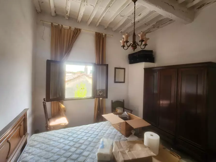 Immagine 12 di Appartamento in vendita  a Lucca