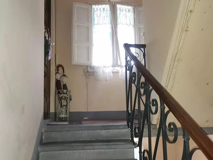 Immagine 13 di Appartamento in vendita  a Lucca