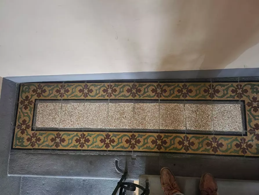 Immagine 18 di Appartamento in vendita  a Lucca