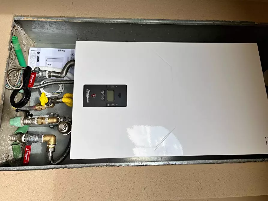 Immagine 9 di Appartamento in vendita  a Rosignano Marittimo