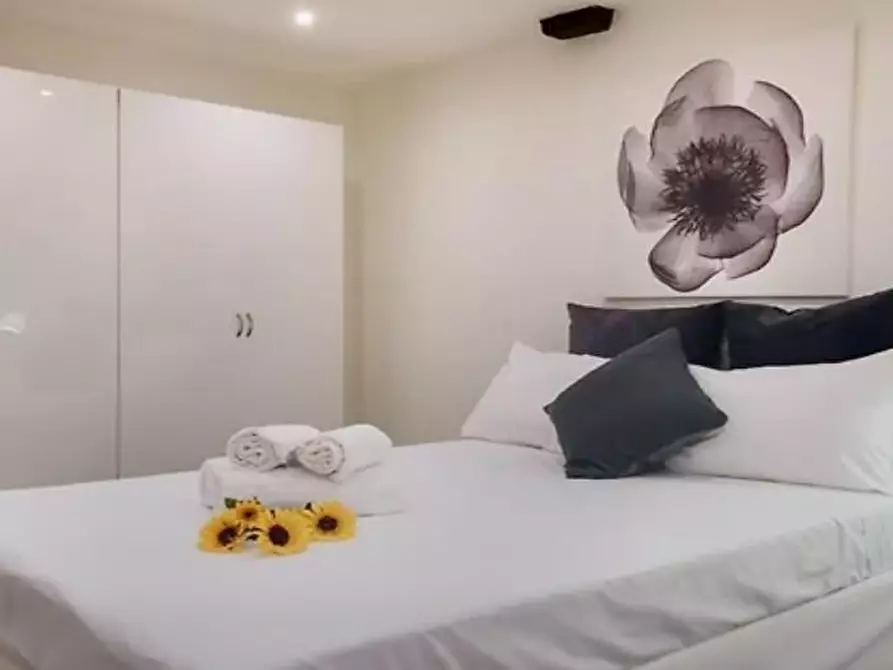 Immagine 10 di Appartamento in vendita  a Siena