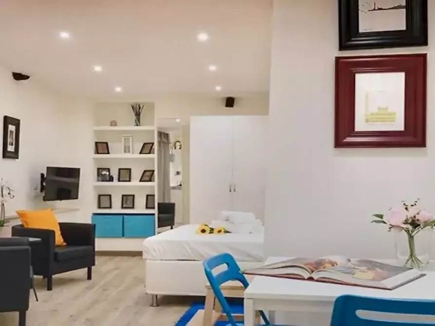 Immagine 2 di Appartamento in vendita  a Siena