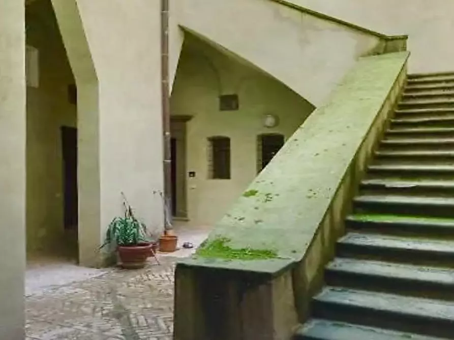 Immagine 12 di Appartamento in vendita  a Siena