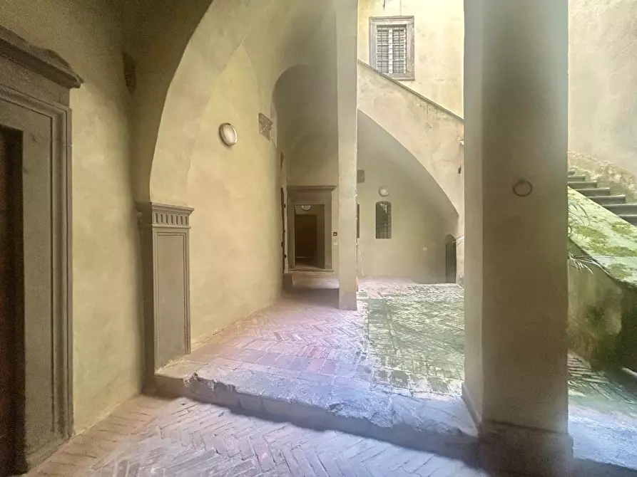 Immagine 19 di Appartamento in vendita  a Siena