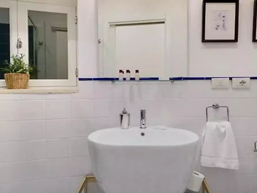 Immagine 9 di Appartamento in vendita  a Siena