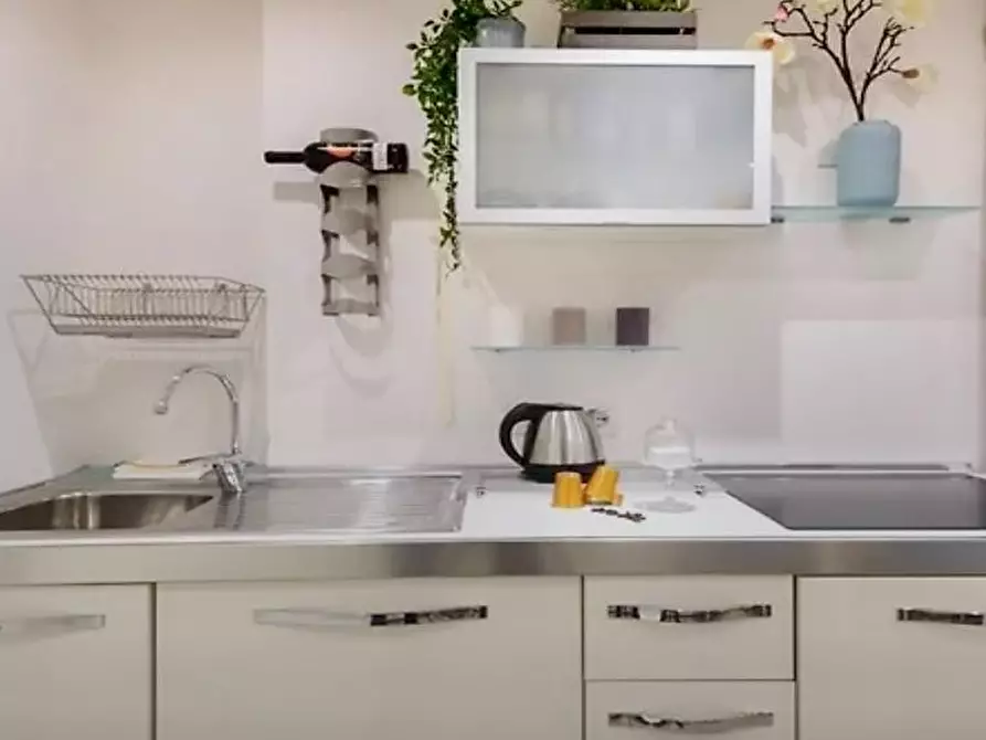 Immagine 4 di Appartamento in vendita  a Siena