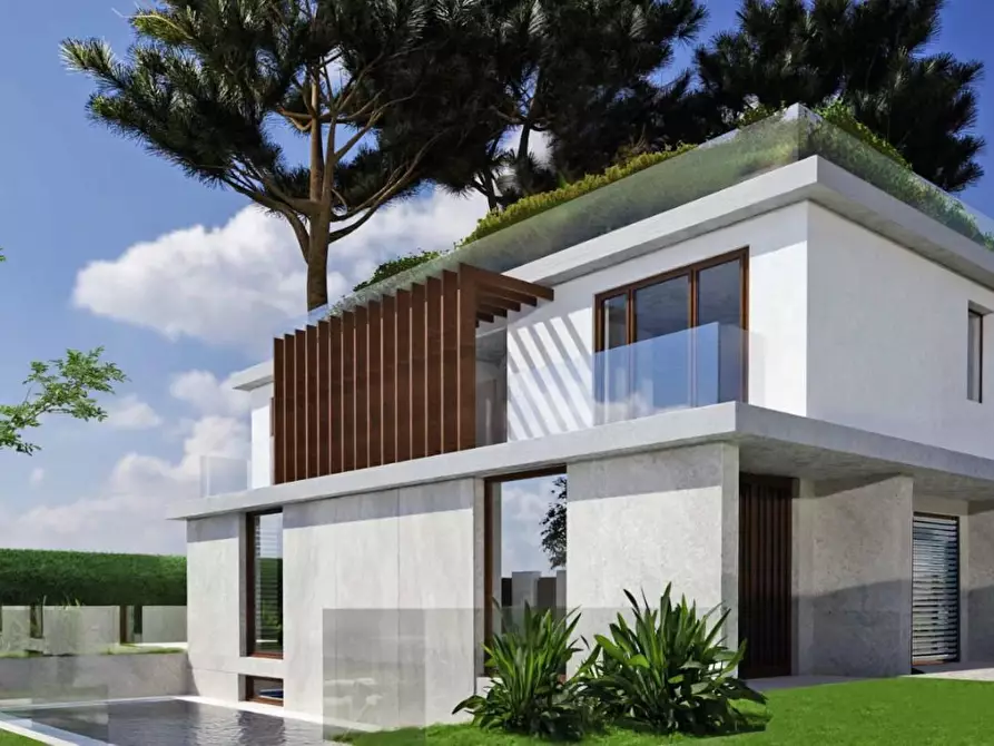 Immagine 1 di Villa in vendita  a Camaiore