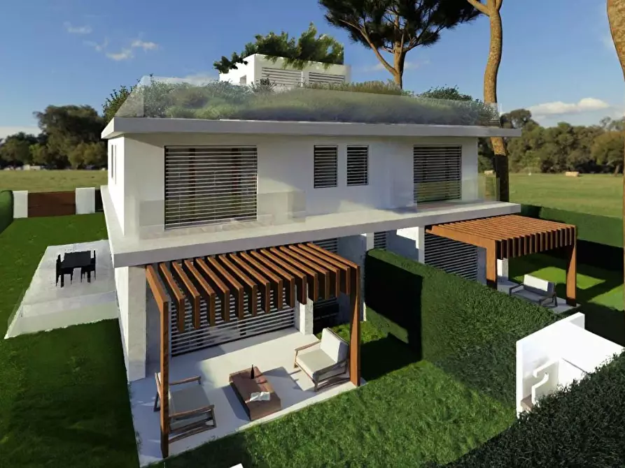 Immagine 3 di Villa in vendita  a Camaiore