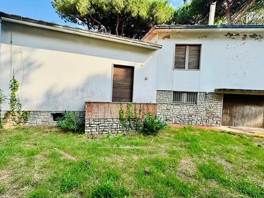 Immagine 10 di Villa in vendita  a Camaiore