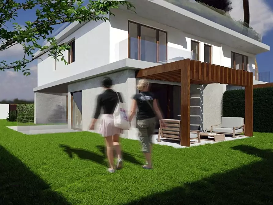 Immagine 5 di Villa in vendita  a Camaiore