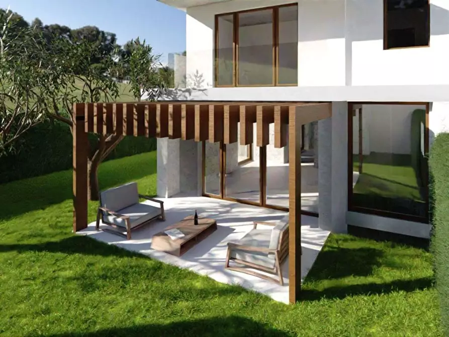 Immagine 2 di Villa in vendita  a Camaiore