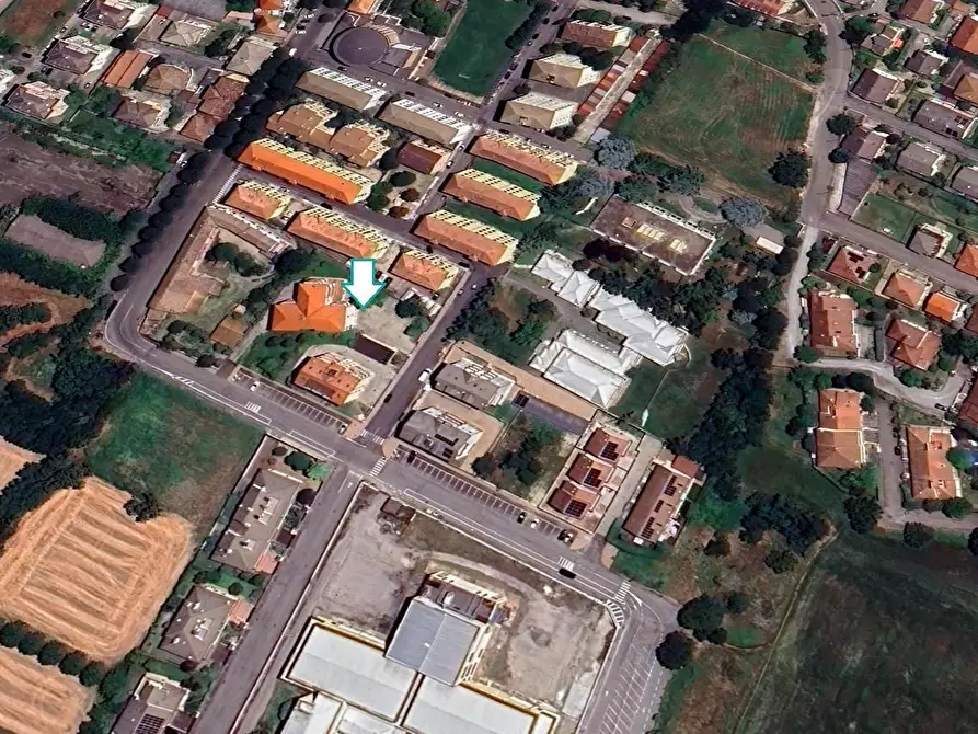 Immagine 1 di Garage in vendita  a Voghera