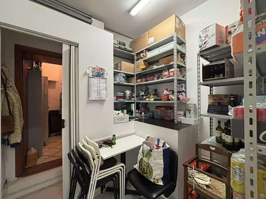 Immagine 9 di Attività commerciale in vendita  a San Gimignano